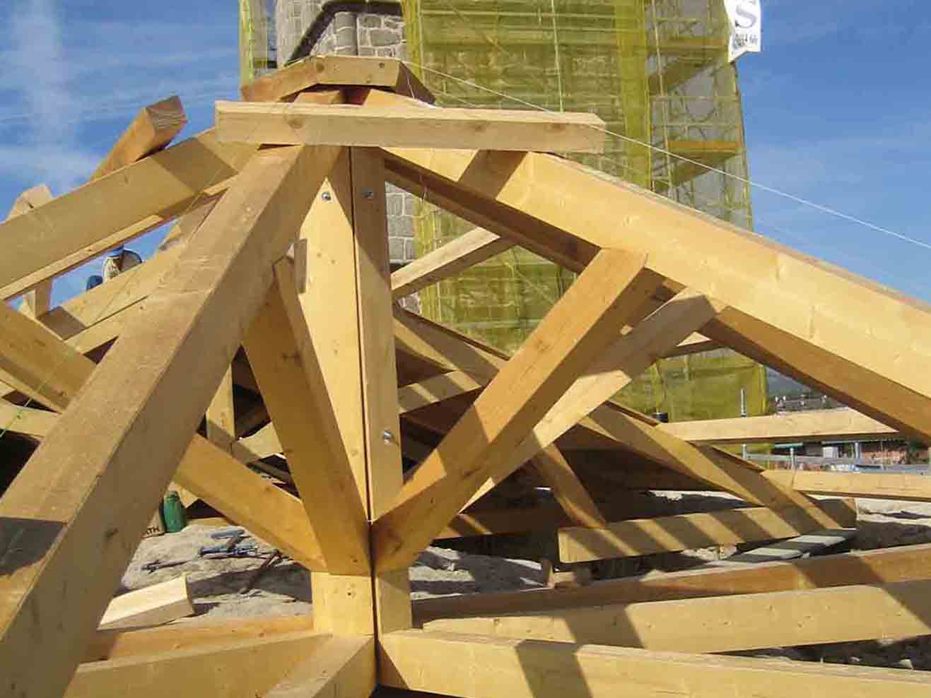Estructura de madera utilizada para construir o restaurar una cubierta.