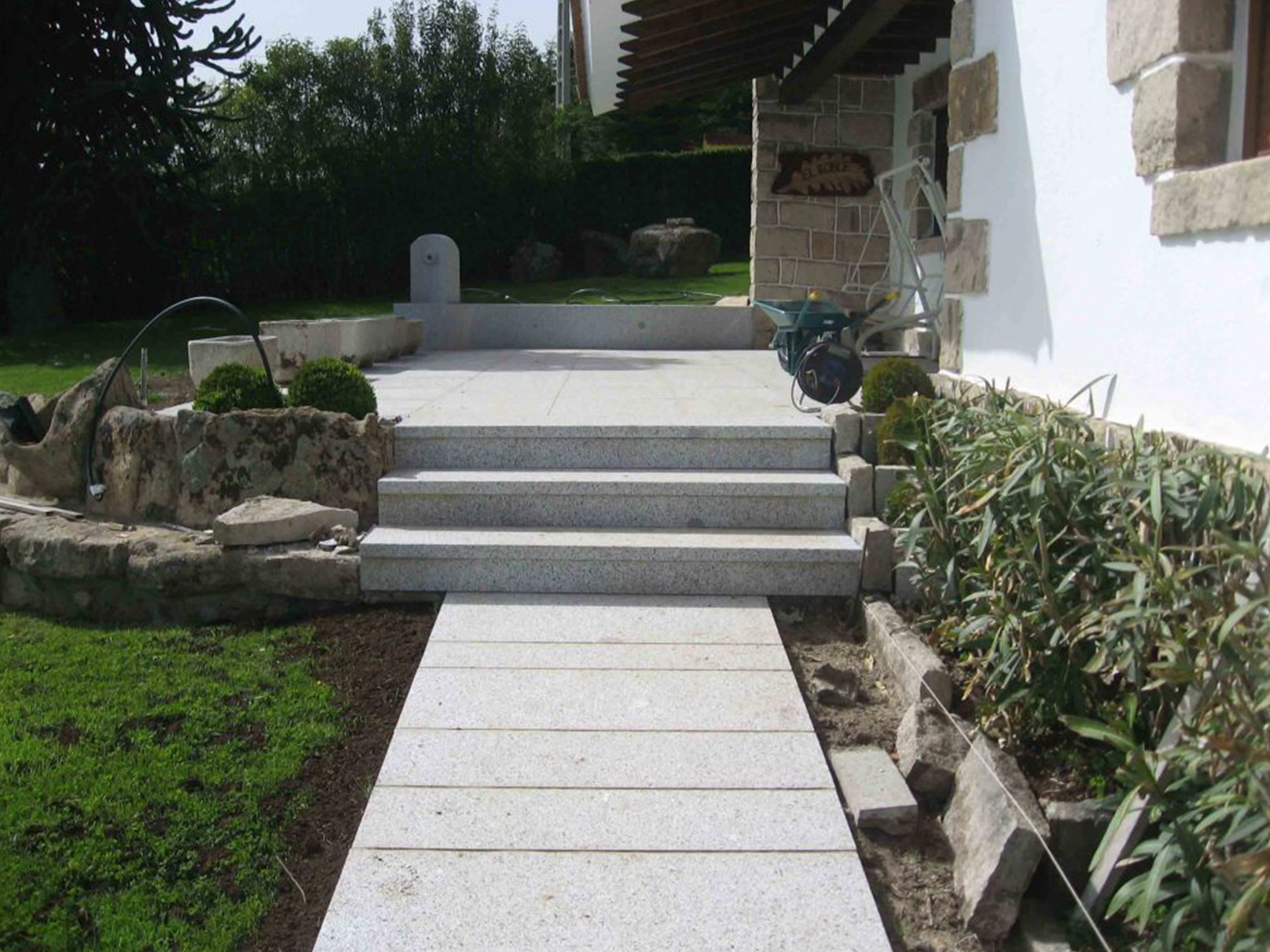 Mobiliario urbano en piedra 5