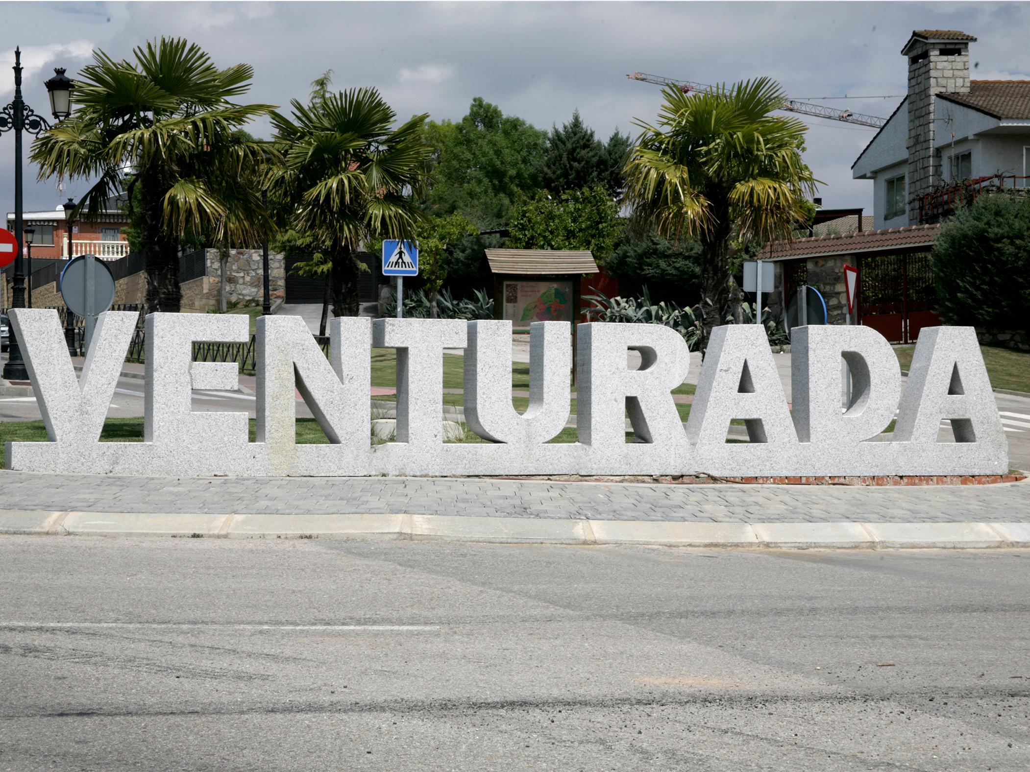 Mobiliario urbano en piedra 15